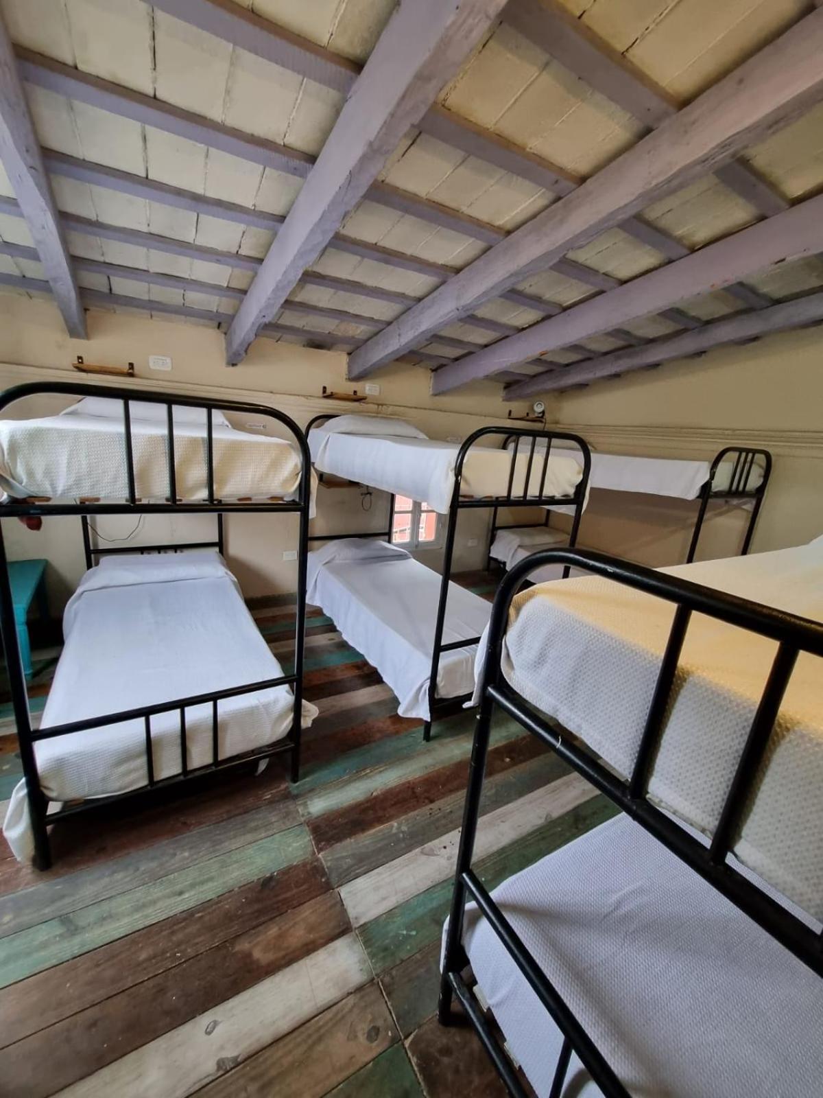 Urban Hostal *
