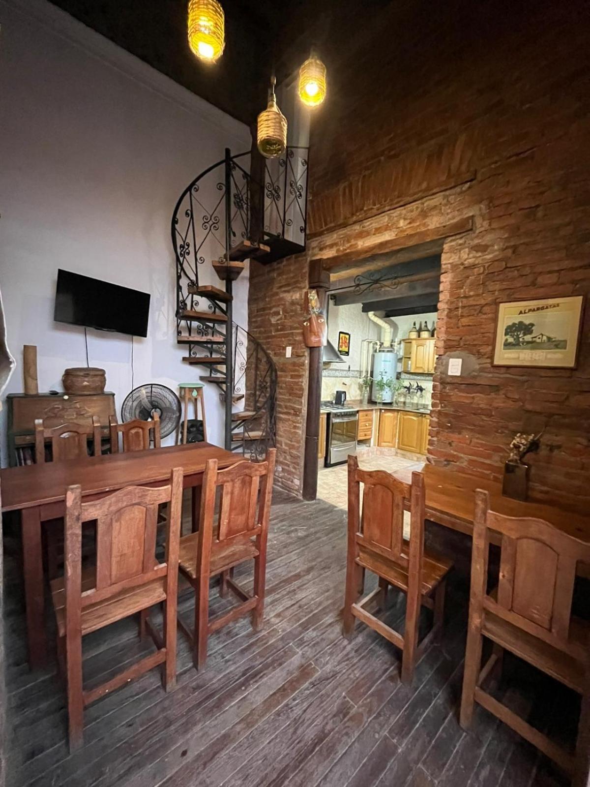 Urban Hostal